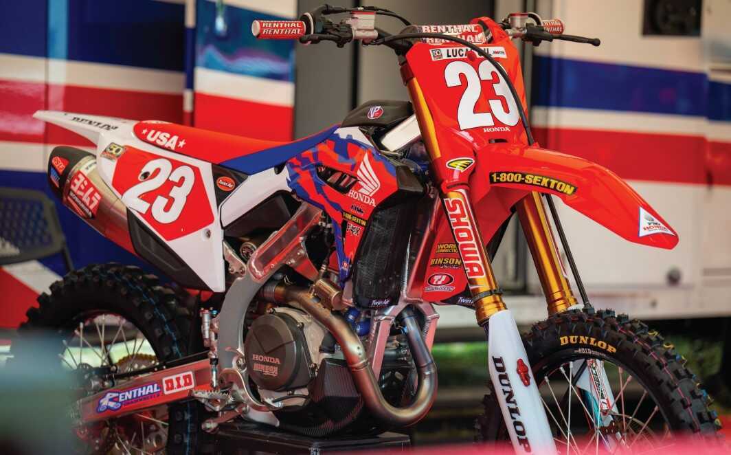 Kit déco cross avec fonds de plaques perso Honda