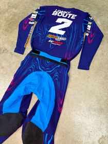 Tenue cross Stency Limited Flowride (4)